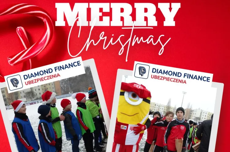 świąteczna kartka ze zdjeciem chłopców grających w piłkę nożną 